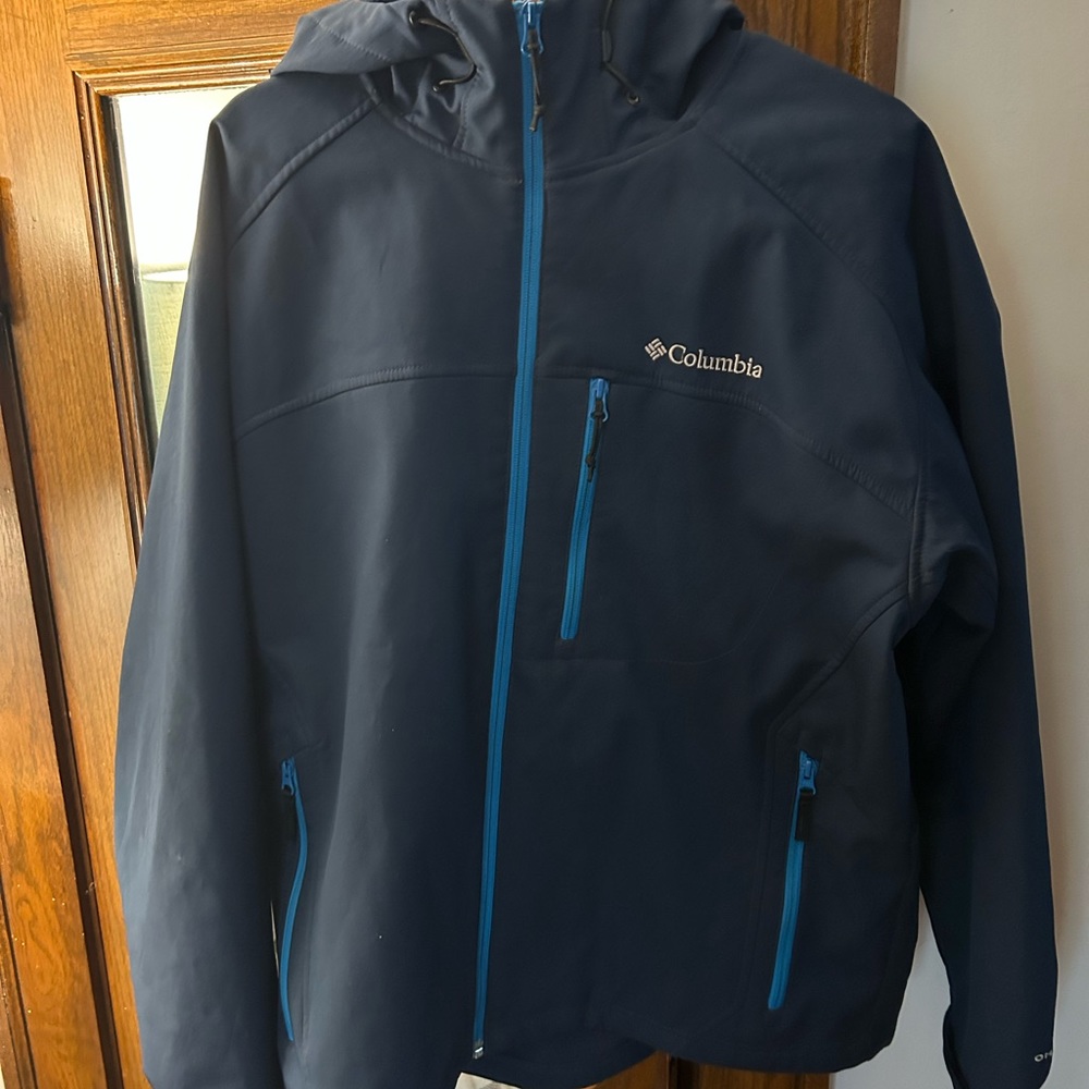 Columbia hooded jacket. Very warm and only worn twice. Size Large.